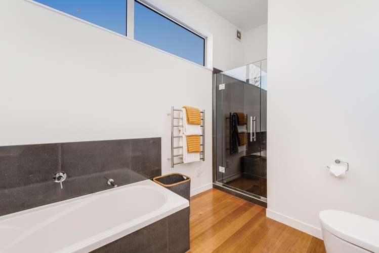 33 Luplau Crescent Cockle Bay_24