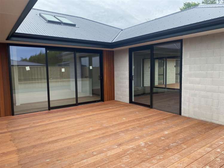 7 Benashet Drive Lincoln_17