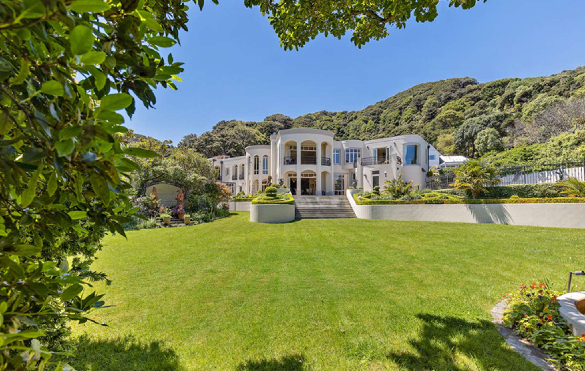 What house-buying is like in the Beverly Hills of Wellington