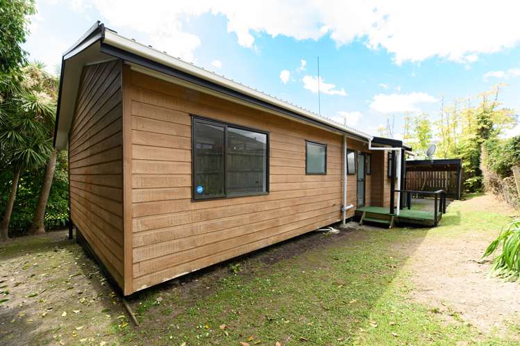 1/12 Netherlands Avenue Kelston_14