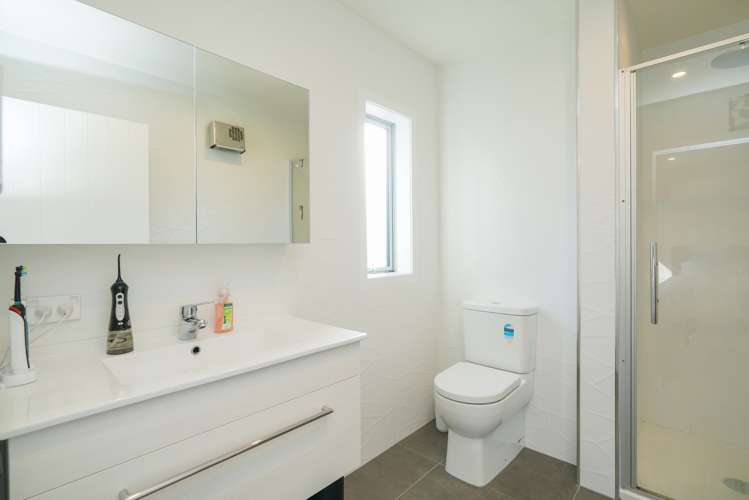 48 Louisa Street Gladstone_13