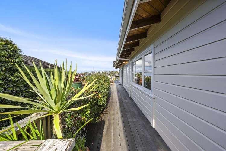 13 Colmar Road Mellons Bay_47