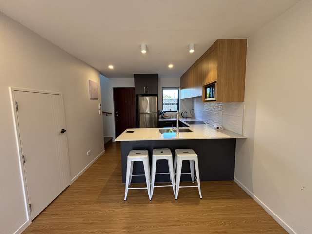 2 bedroom Townhouse on Peninsula!