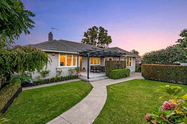 Charm And Modern Family Living On Glendowie Border