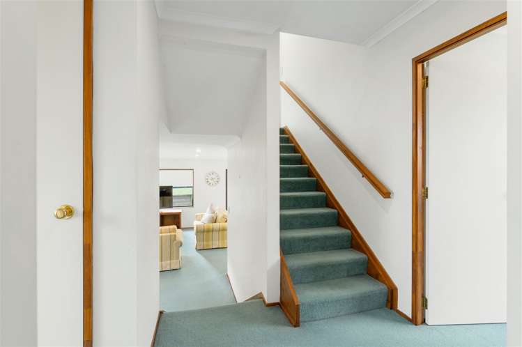 8 Surrey Lane Glenview_9