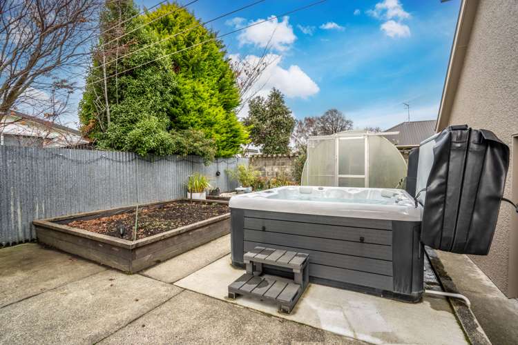 293 Queens Drive Windsor_32