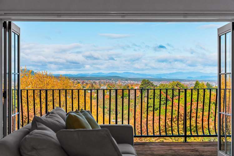 18 Chateau Crescent Rangatira Park_14
