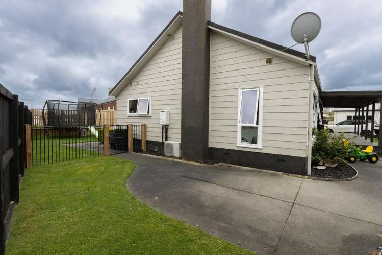 21 Kelly Road 11373_11