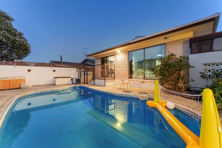 37 Nui Mana Place Te Atatu South_7