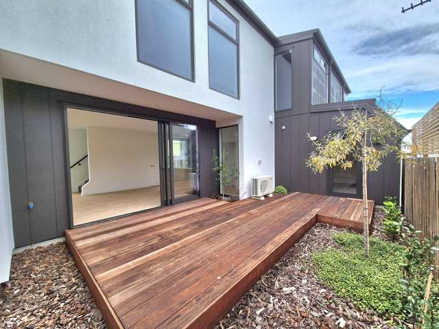 Three bed,Three toilets- minutes from central city