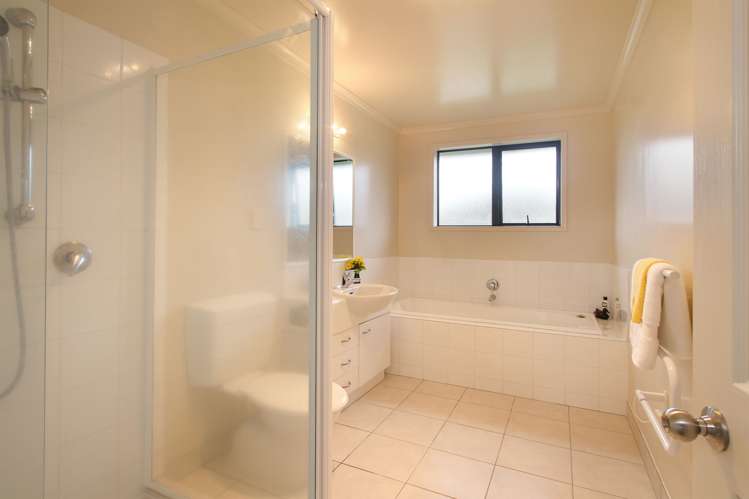 6 Thomas Hamer Place Greenhithe_13