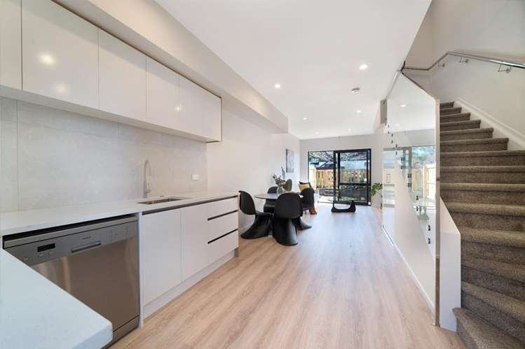 5/2A Mantra road Massey_3