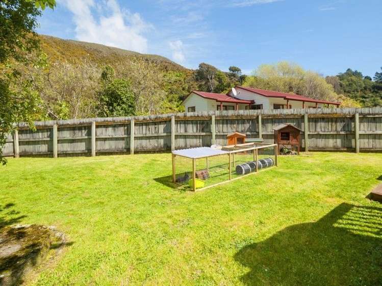 54 Waddington Drive Naenae_15