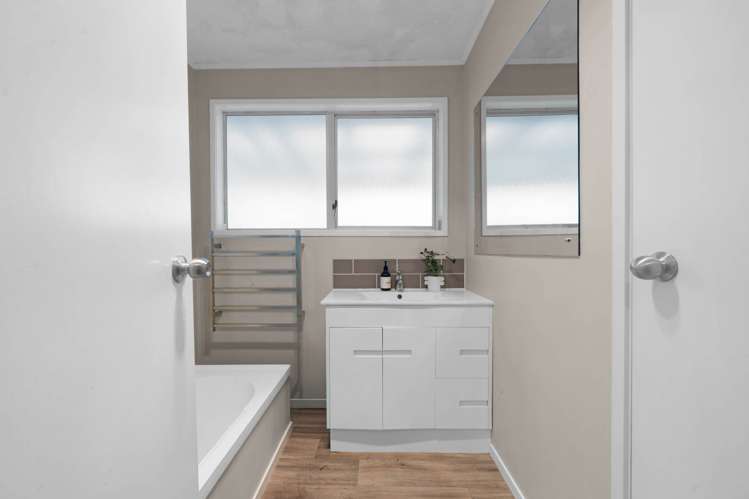 17 Gibbons Road Weymouth_12