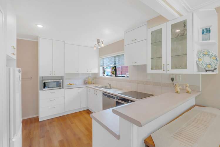 12 Galloway Crescent Farm Cove_9