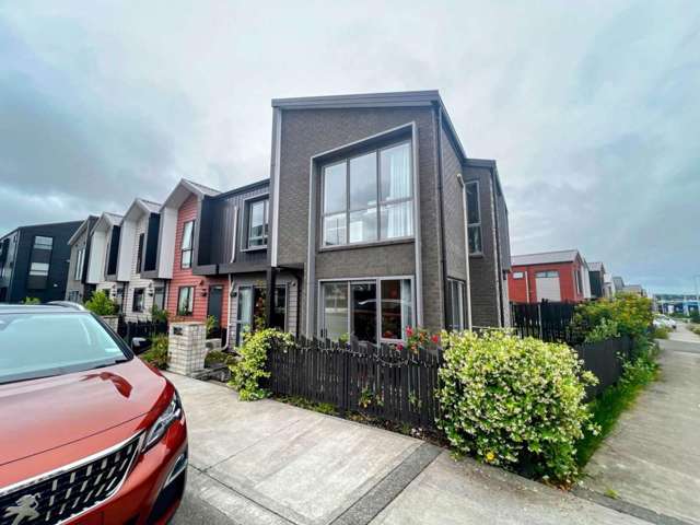 Modern 4-Bedroom Townhouse for Rent – Hobsonville, Auckland - $1,100 Per week