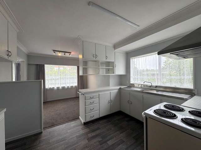 2 BEDROOMS PLUS STUDY IN EPSOM