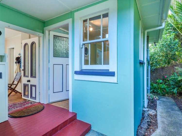 16 Foster Avenue Huia_7