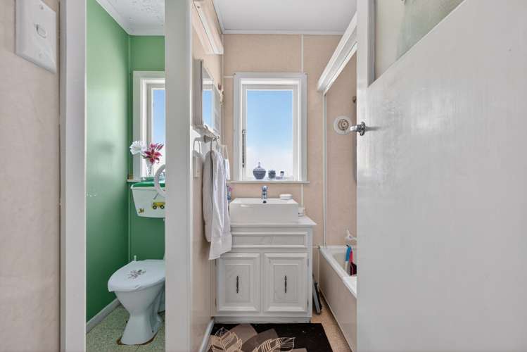 5 Burden Avenue Wainuiomata_15