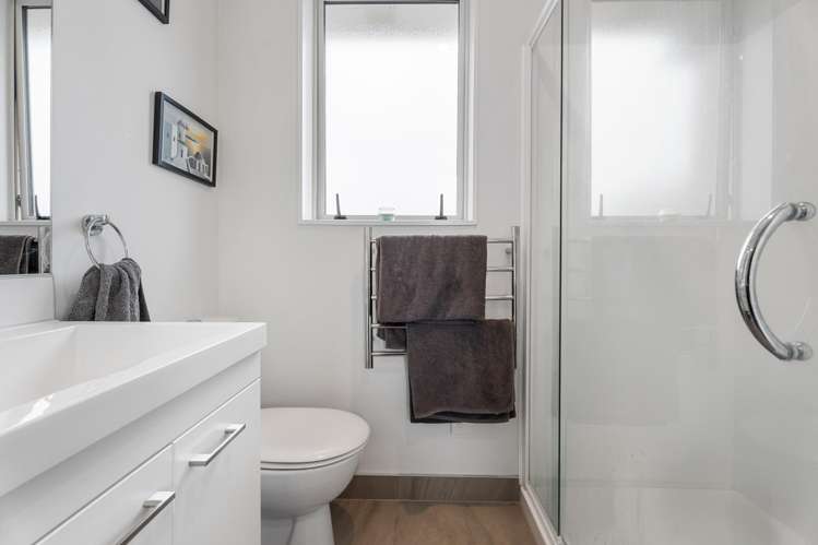 193 Riverside Avenue Point England_11