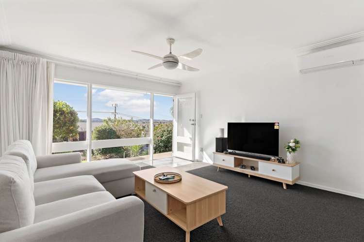 1B De Val Drive Titirangi_2