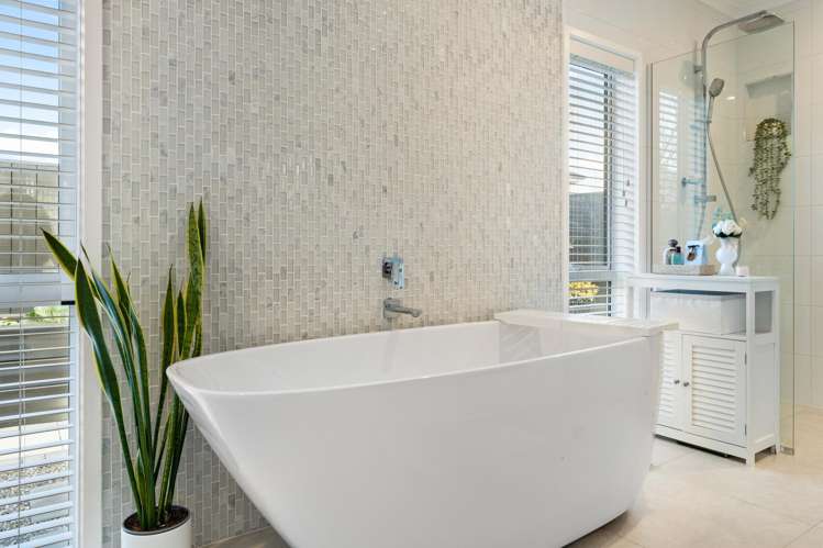 3 Lees Cove Karaka_18