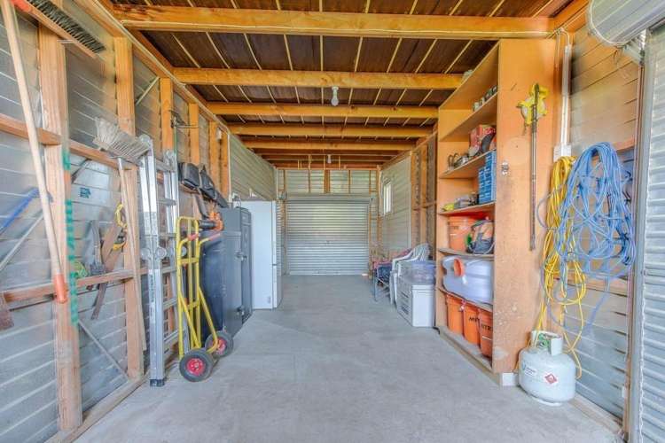 2a Riverbank Road_16