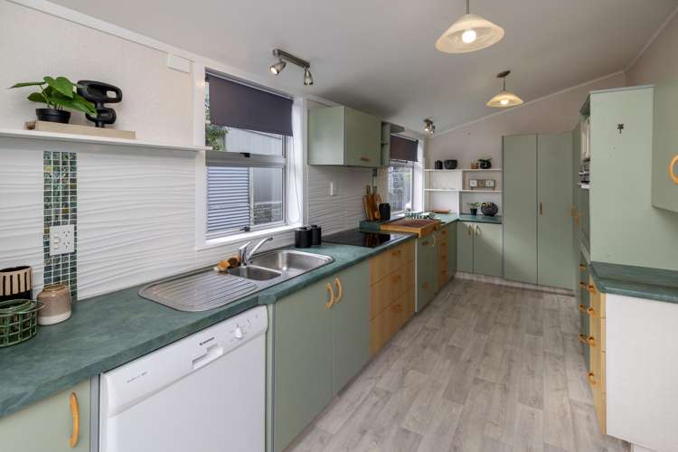 13 The Crescent Raumati South_12