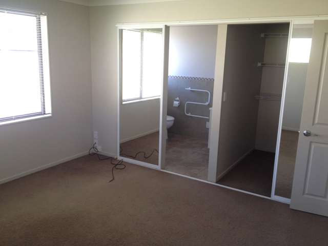 6 Maxwell Place 11601_4