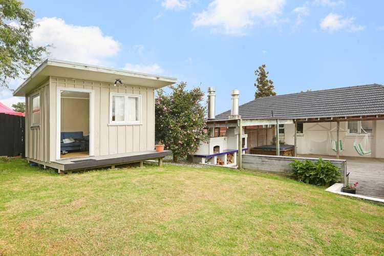 8 Castaing Crescent Te Atatu South_14