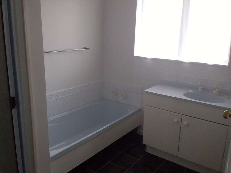 82 Aldinga Avenue Stoke_8