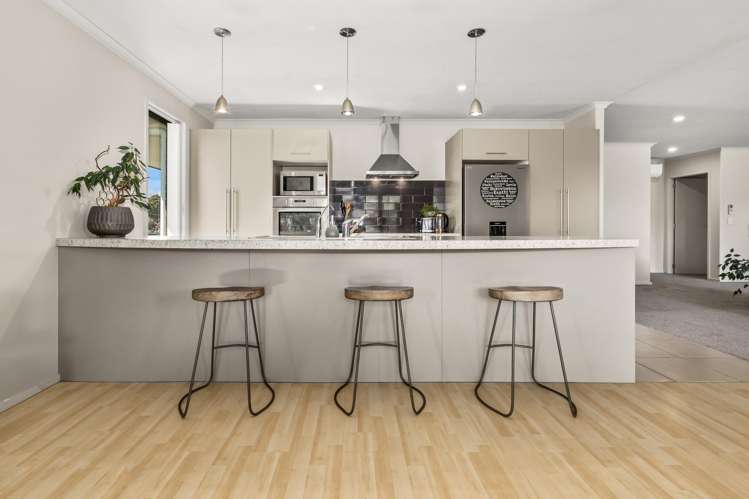 1 Simpson Crescent Raumati Beach_1