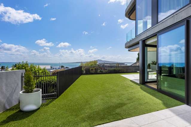 Garden apartment over looking the harbour