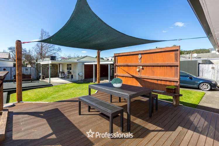 8 Coates Grove Silverstream_21