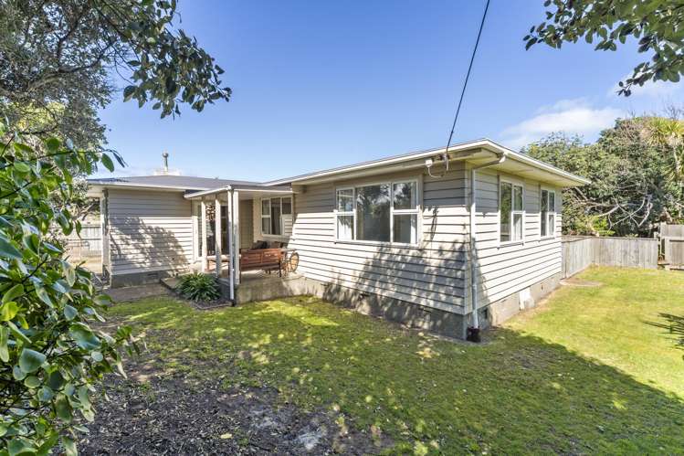 4 Kowhai Street Otaki Beach_12