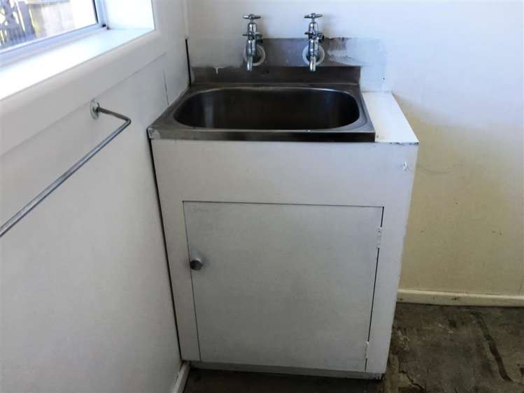 64 Edinburgh Crescent Waikiwi_10