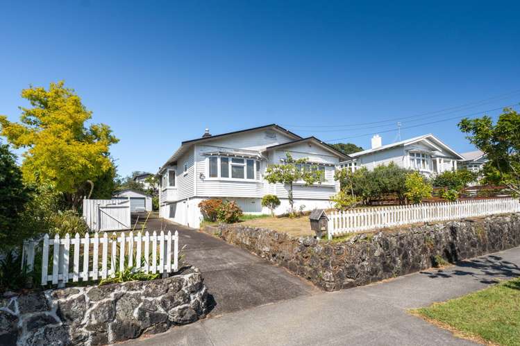 10 Louvain Avenue Mount Roskill_17