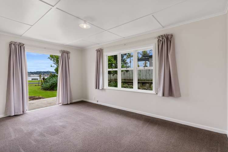 8 Kiwi Esplanade Mangere Bridge_11