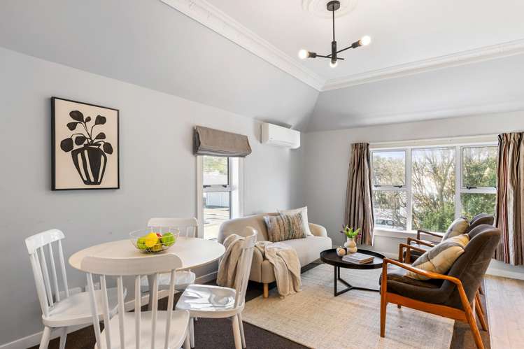 42B Apu Crescent Lyall Bay_1