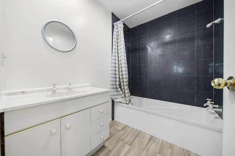 8b Wye Place Fernhill/Sunshine Bay_12