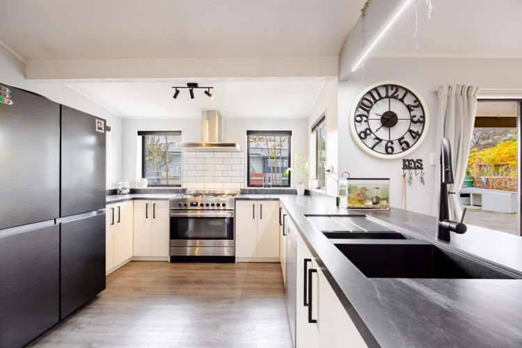 402 Park Road South_3