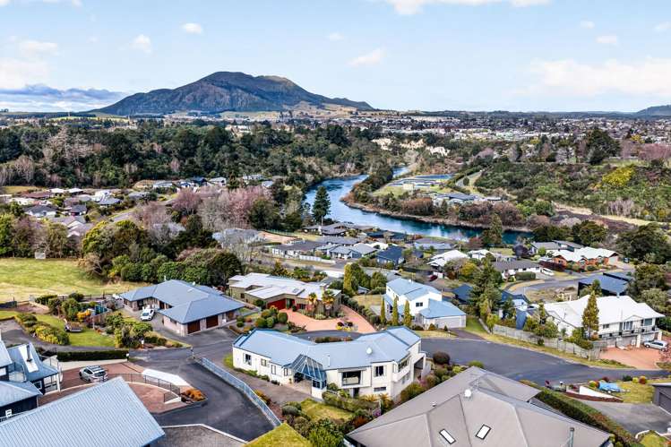 3 Julies Way Rangatira Park_14