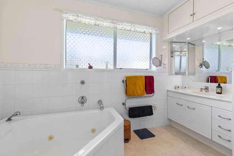 17 Scanlen Terrace Kelston_14