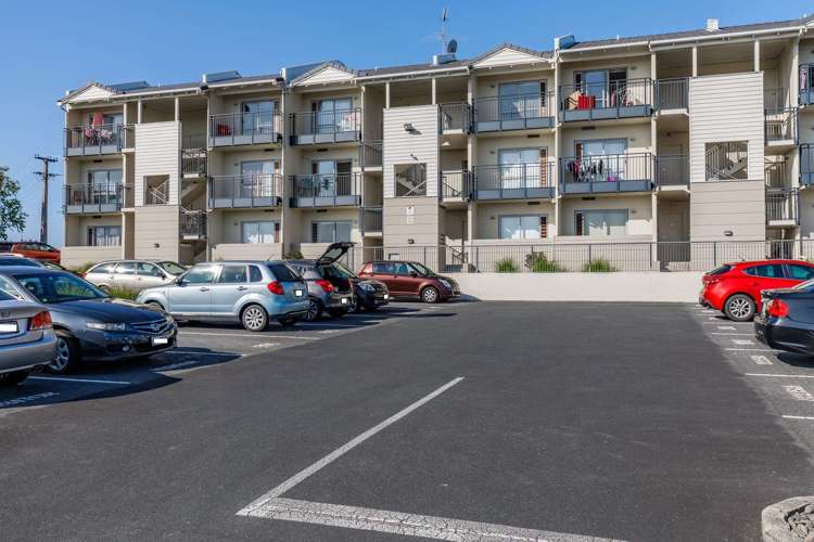 B9/71 Spencer Road Oteha_9