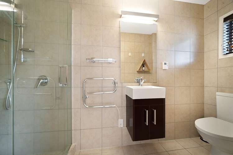 180 Royal Road Massey_26