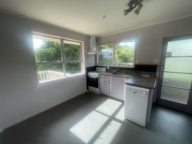 2/28 Royal View Road Te Atatu South_1