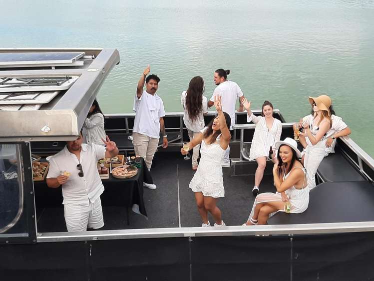 Wahinemoe - Raglan Boat Charters, Raglan_10