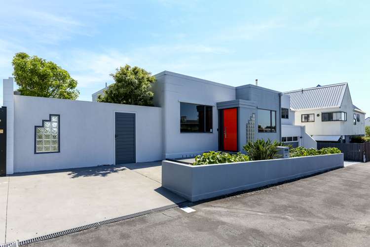 401 Devon Street East Strandon_1