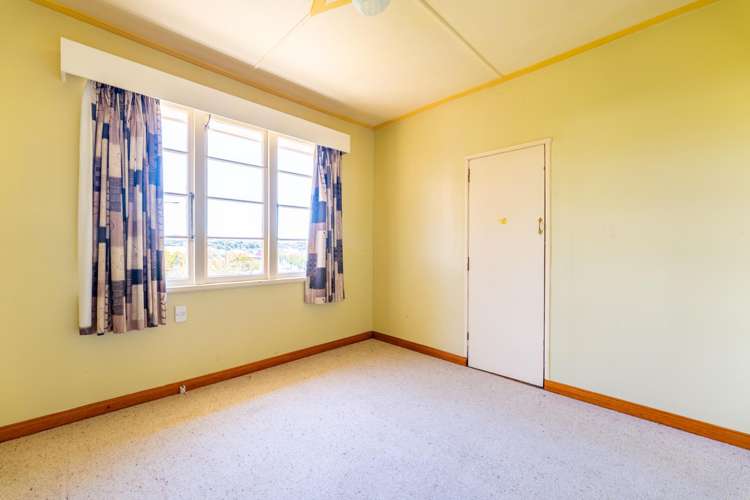 1 & 2/28 Nile Street Highfield_9