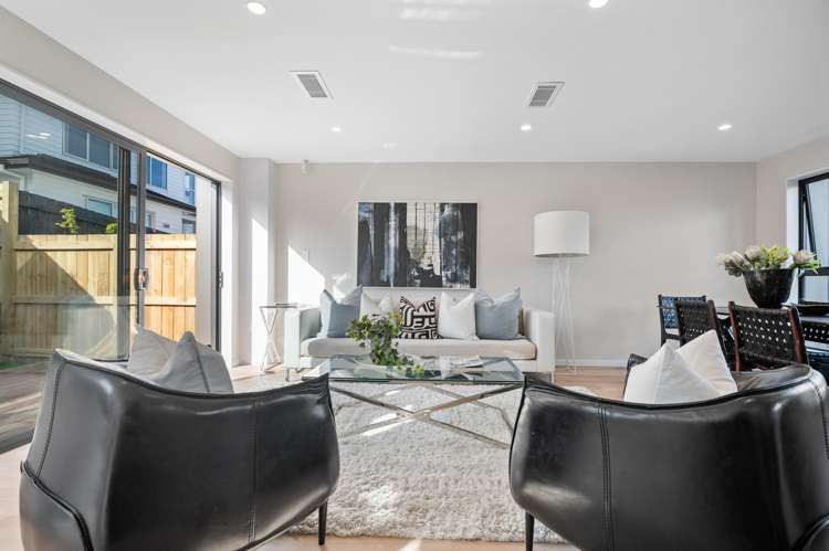 4F Meadowvale Avenue Forrest Hill_4